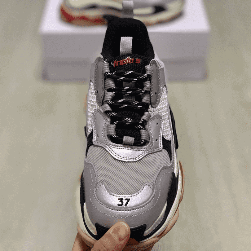 Ba*len*cia*ga triple s trainers