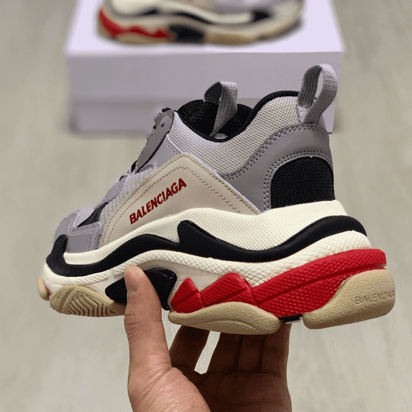 Ba*len*cia*ga triple s trainers