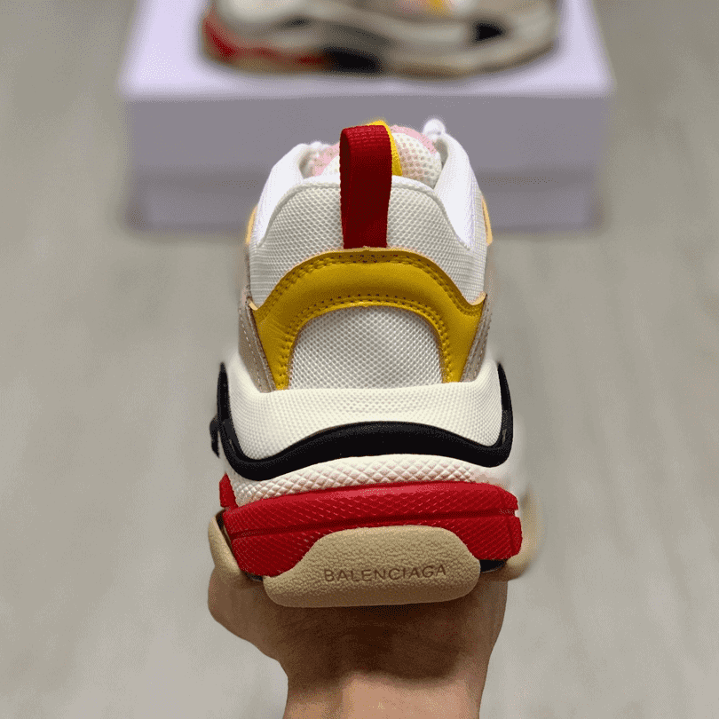 Ba*len*cia*ga triple s trainers