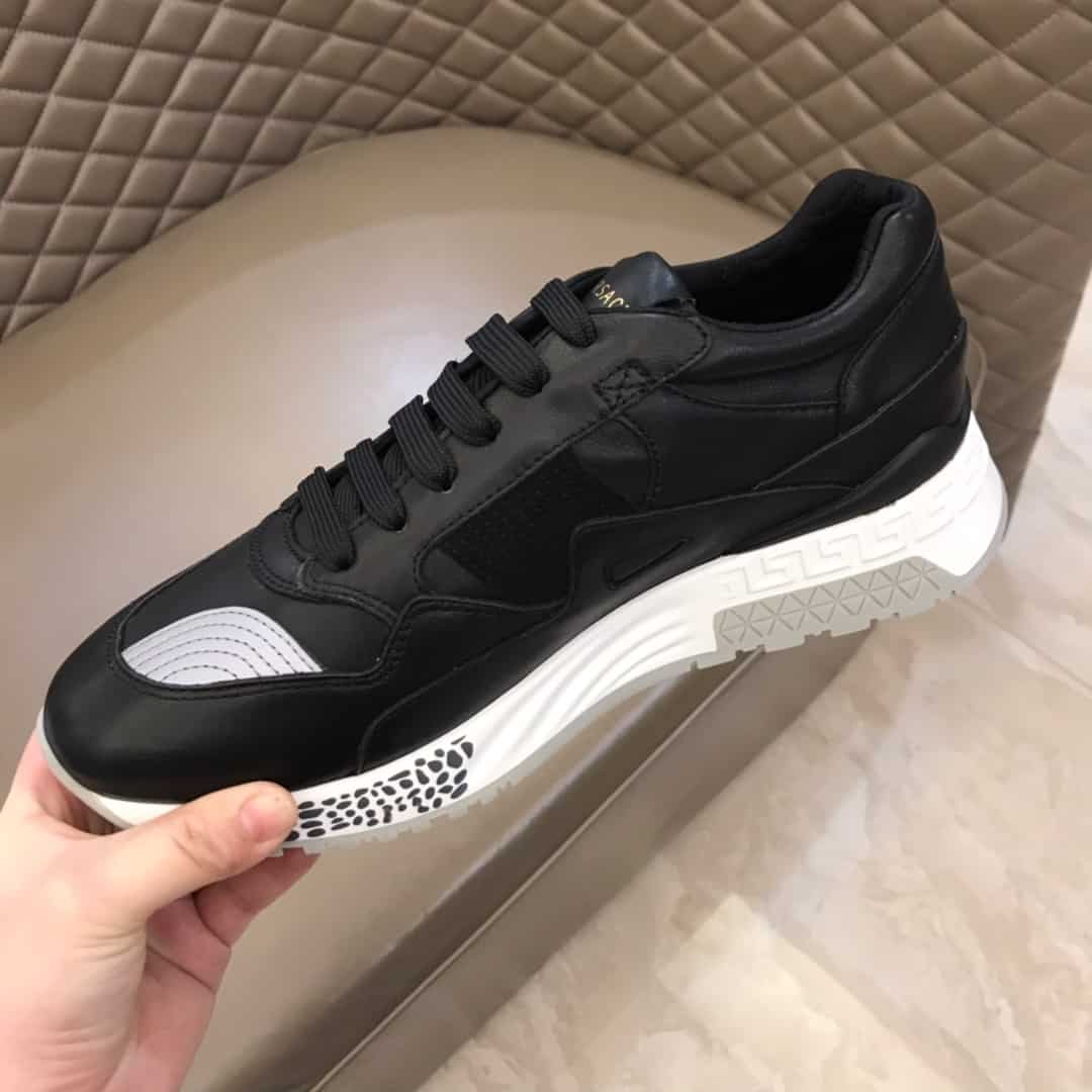 VERSACE BLACK RUNNER SNEAKERS - VS18