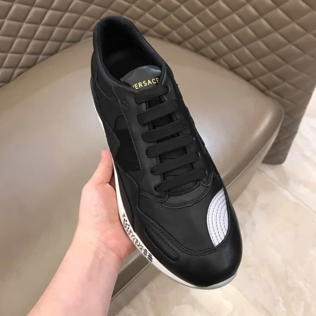 VERSACE BLACK RUNNER SNEAKERS - VS18