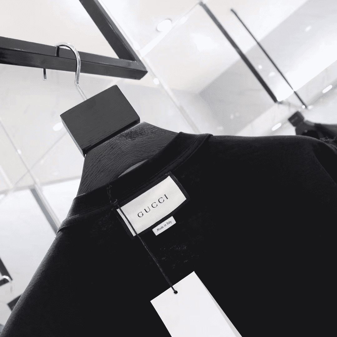 G*u*i friendly with monsters tshirt - gc91