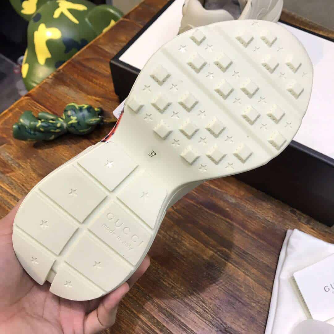 G*u*i rhyton sneaker with strawberry