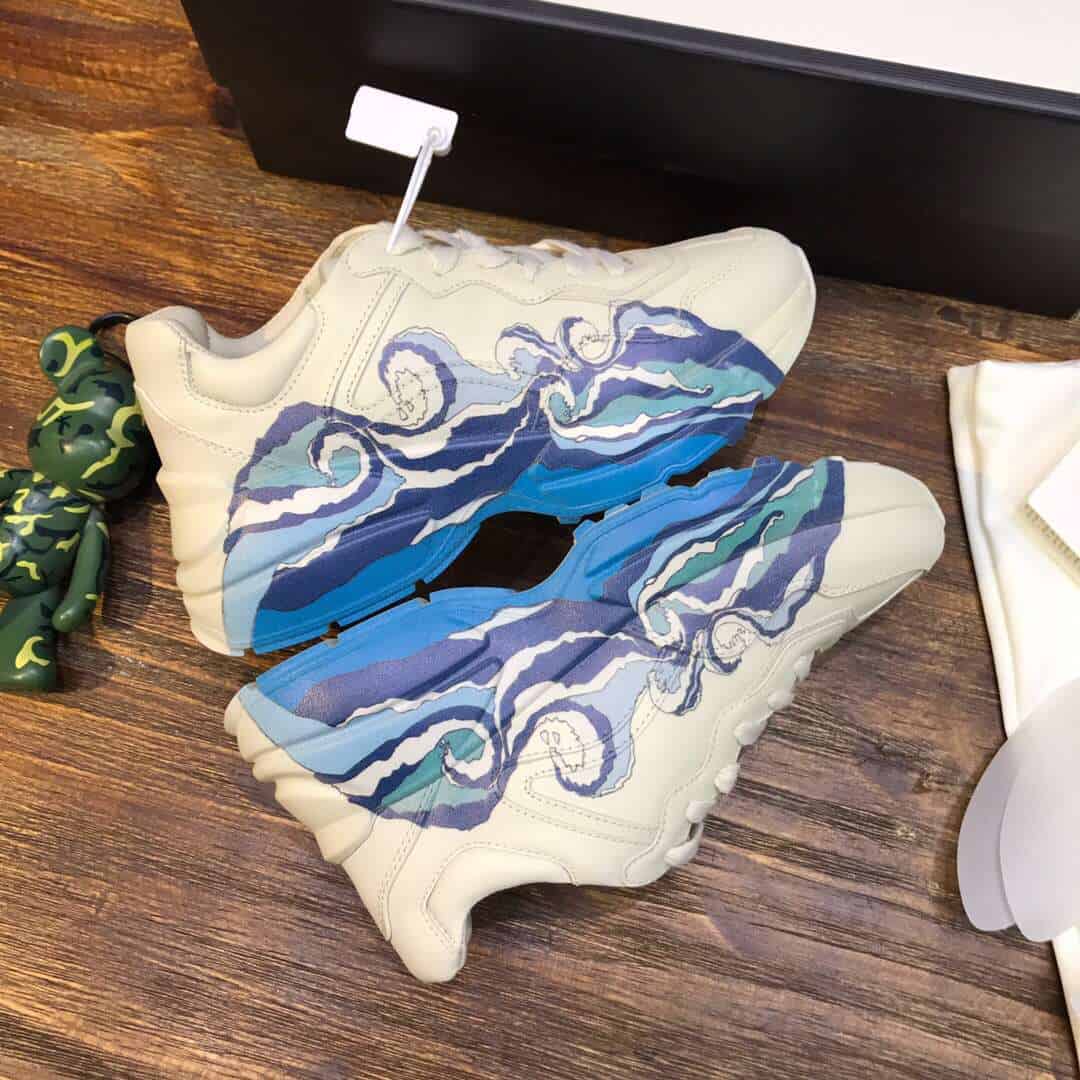 G*u*i rhyton leather sneaker with wave