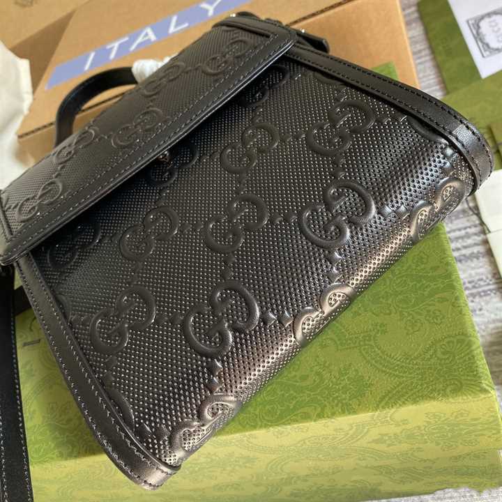 GG EMBOSSED MESSENGER BAG BLACK GG EMBOSSED LEATHER COTTON LINEN LINING - GBC07