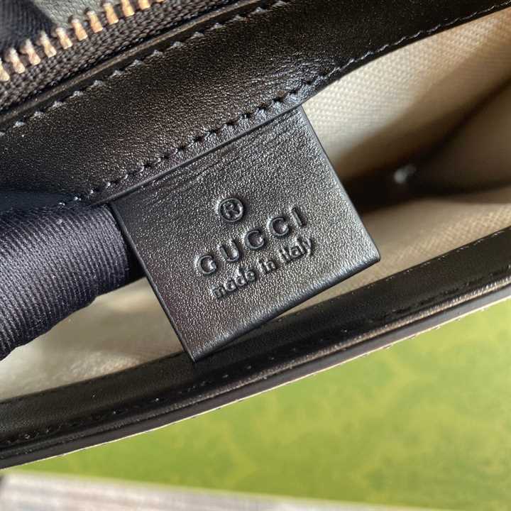 GG EMBOSSED MESSENGER BAG BLACK GG EMBOSSED LEATHER COTTON LINEN LINING - GBC07