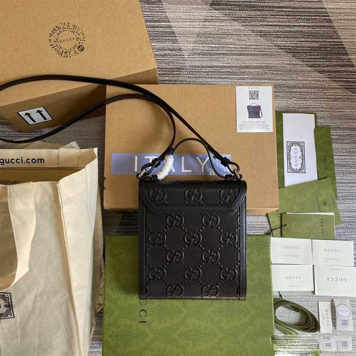 GG EMBOSSED MESSENGER BAG BLACK GG EMBOSSED LEATHER COTTON LINEN LINING - GBC07