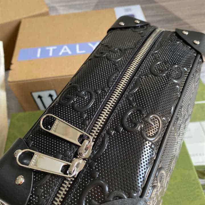 GG EMBOSSED SHOULDER BAG IN BLACK LEATHER - GBC06