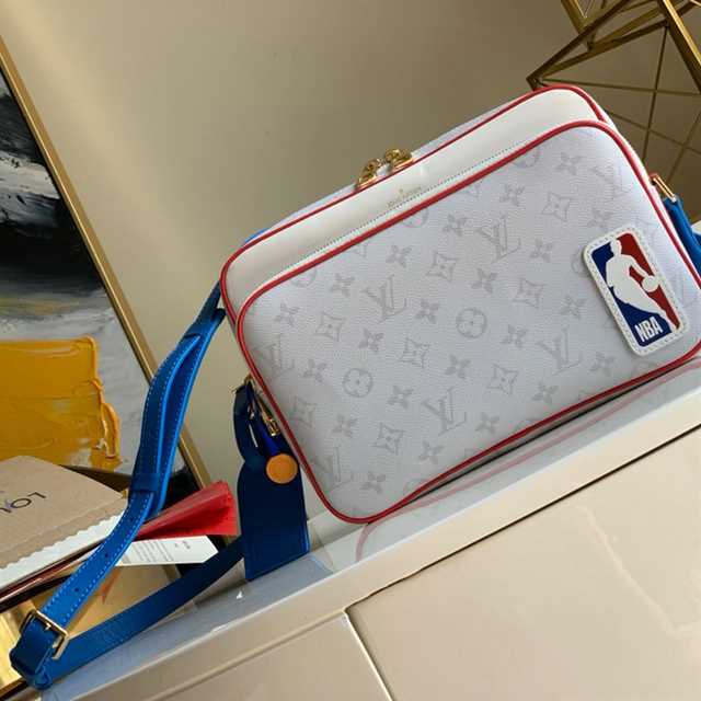 l0*is V*t0n trio messenger bag m69443