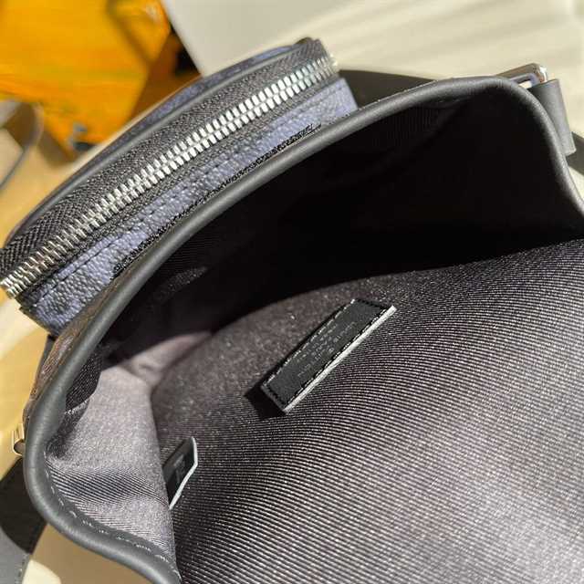 l0*is V*t0n nano amazon messenger m45650