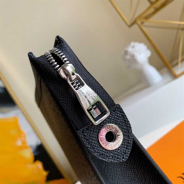 l0*is V*t0n pochette voyage mm taiga leather m30675