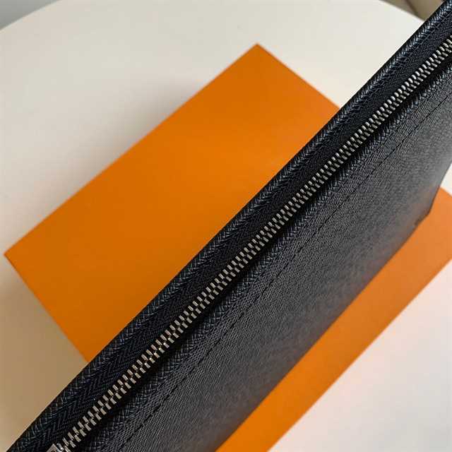 l0*is V*t0n pochette voyage mm taiga leather m30675