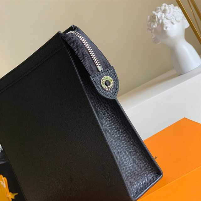 l0*is V*t0n pochette voyage mm taiga leather m30675