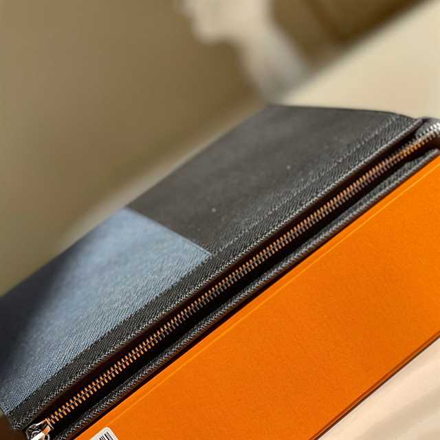 l0*is V*t0n pochette voyage mm taiga leather m30718