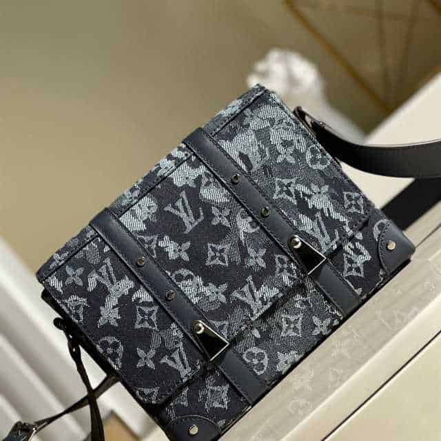 l0*is V*t0n trunk messenger monogram canvas m57282