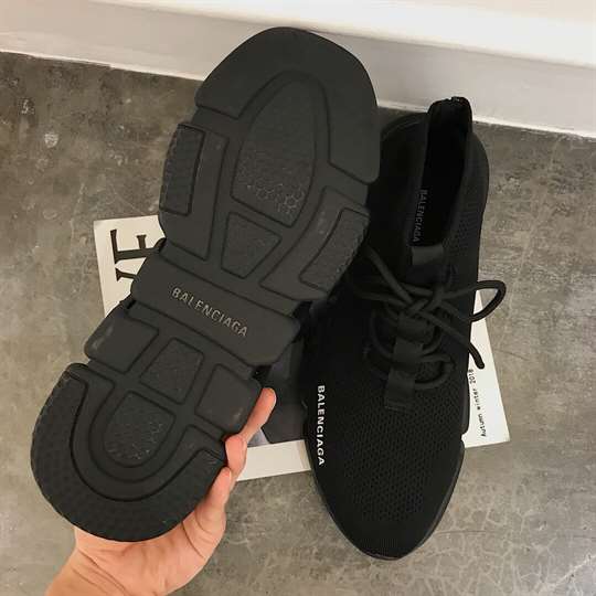 Ba*len*cia*ga men's speed lace-up sneaker in black - bb163