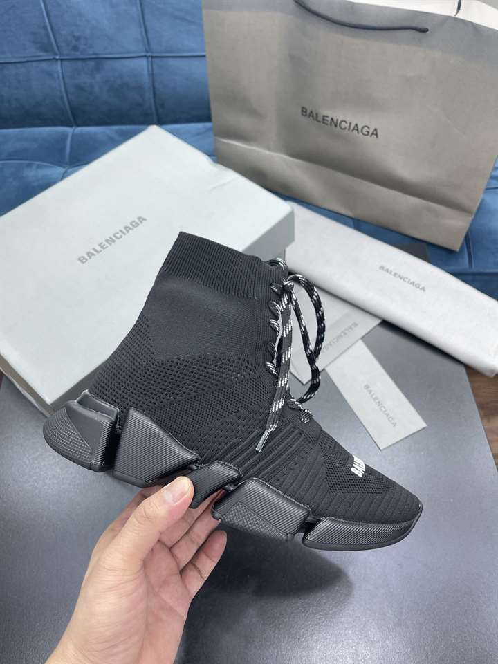 Ba*len*cia*ga men's speed 2.0 lace-up sneaker in black - bb155