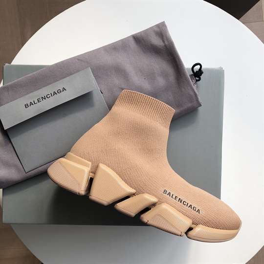 Ba*len*cia*ga men's speed 2.0 sneaker in begie - bb141