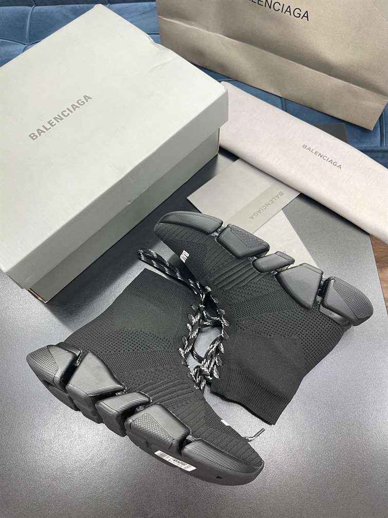 Ba*len*cia*ga men's speed 2.0 lace-up sneaker in black - bb155