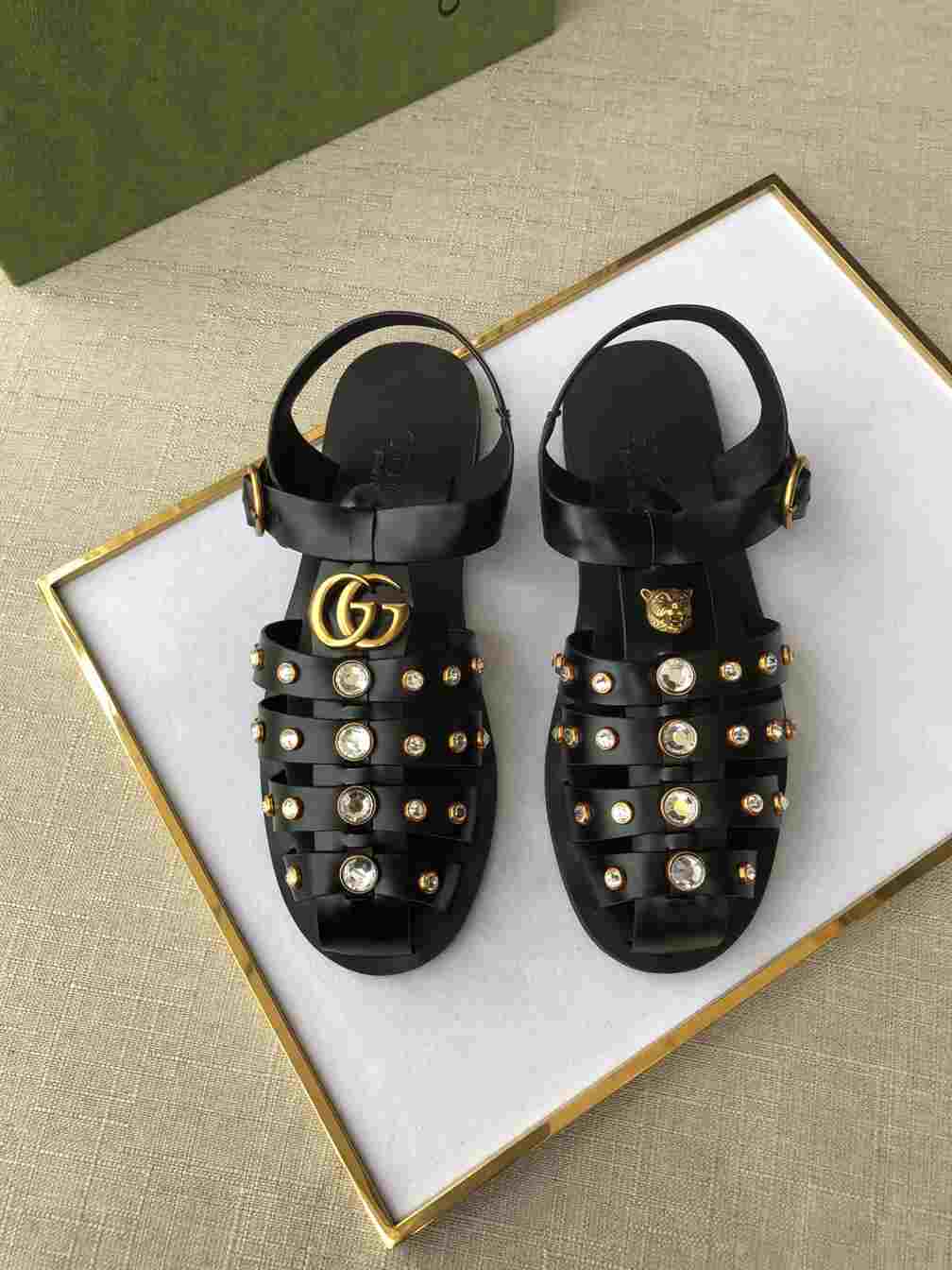 G*u*i sandal with double g - sdg002