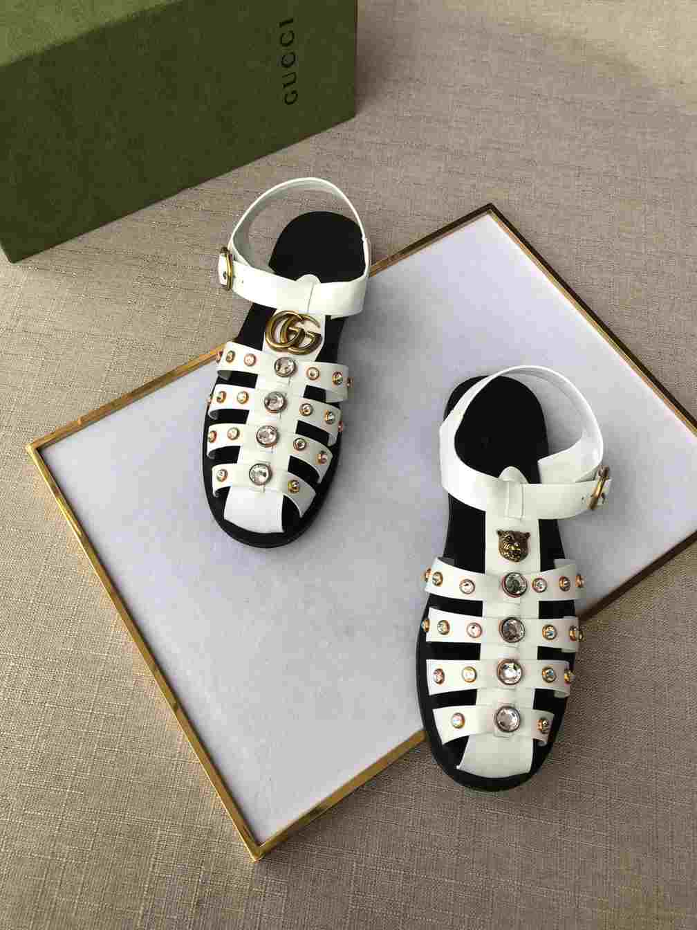 G*u*i sandal with double g - sdg001