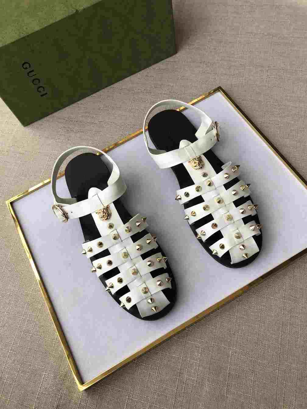 G*u*i sandal with double g - sdg003