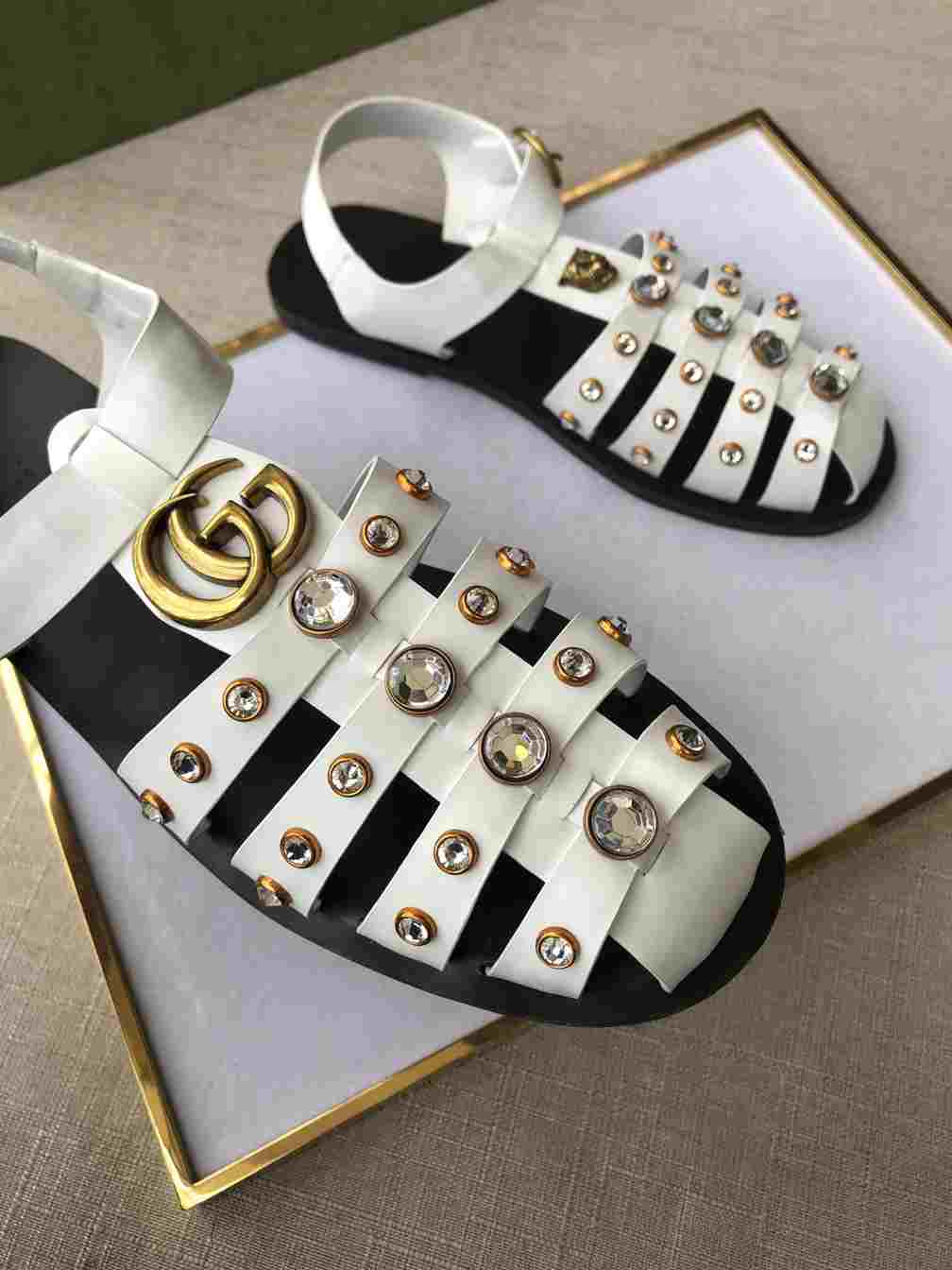 G*u*i sandal with double g - sdg001