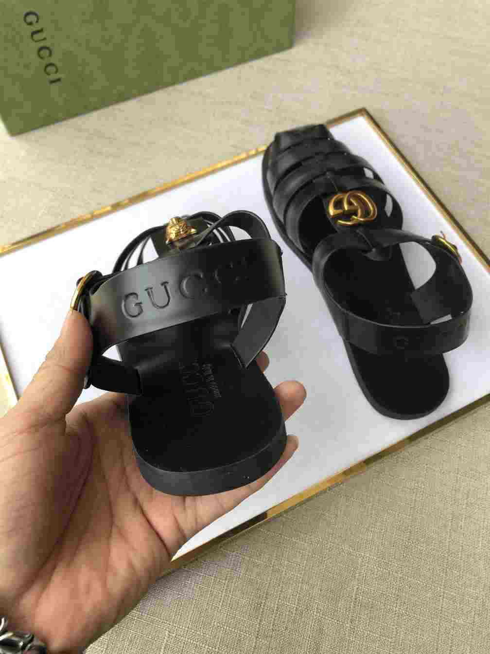 G*u*i sandal with double g - sdg005