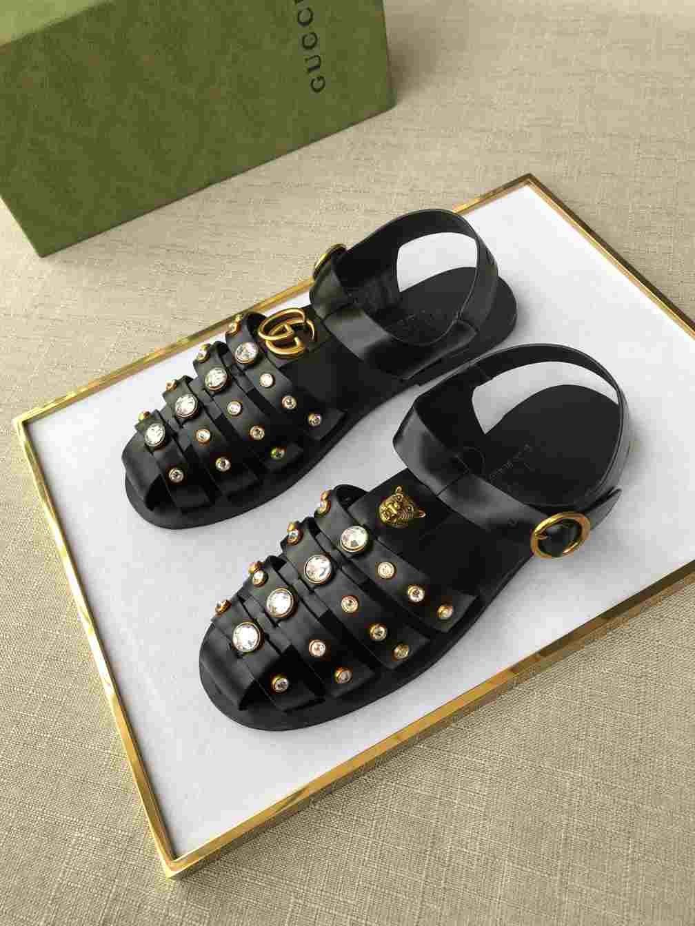 G*u*i sandal with double g - sdg002