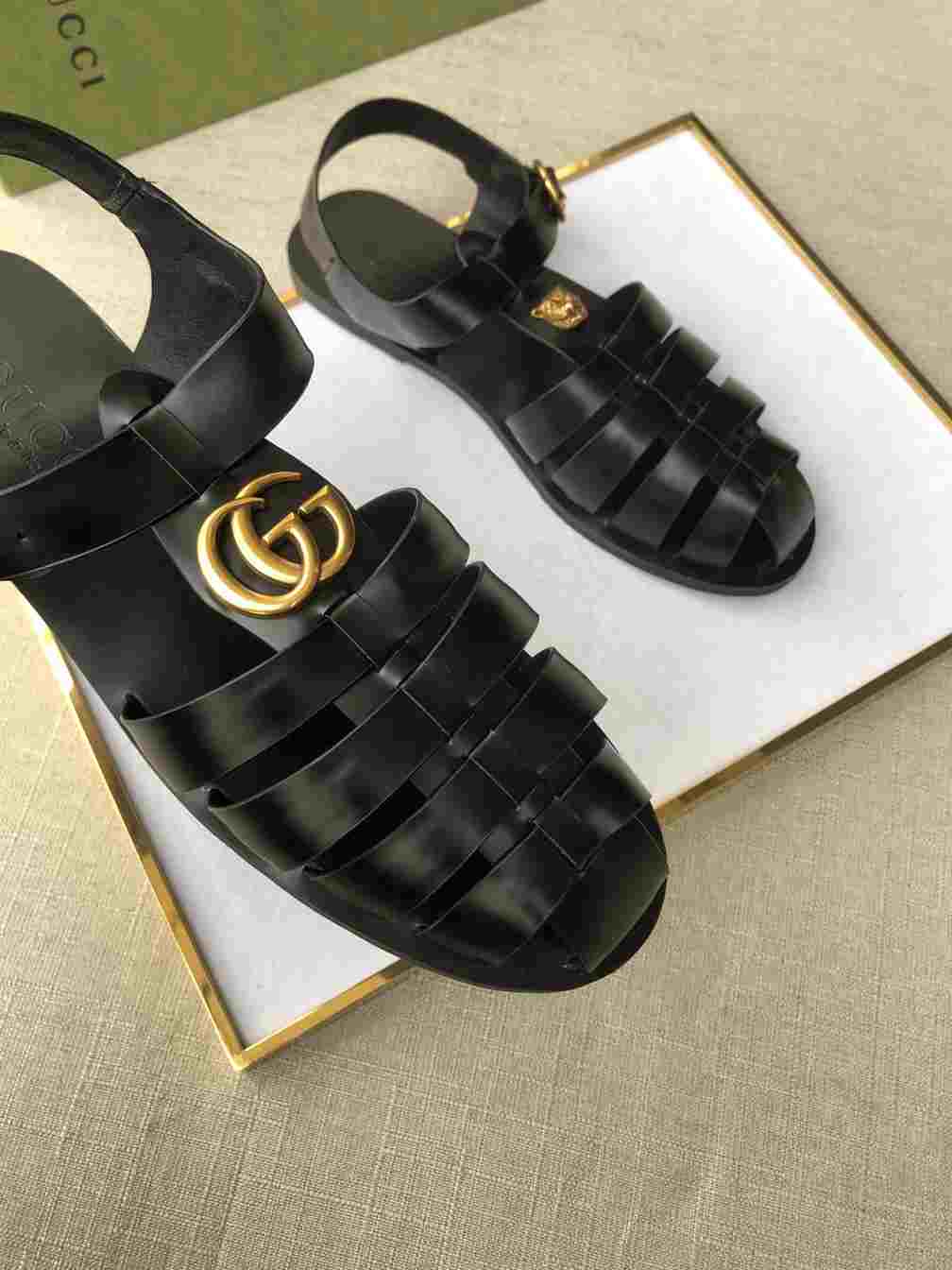 G*u*i sandal with double g - sdg005
