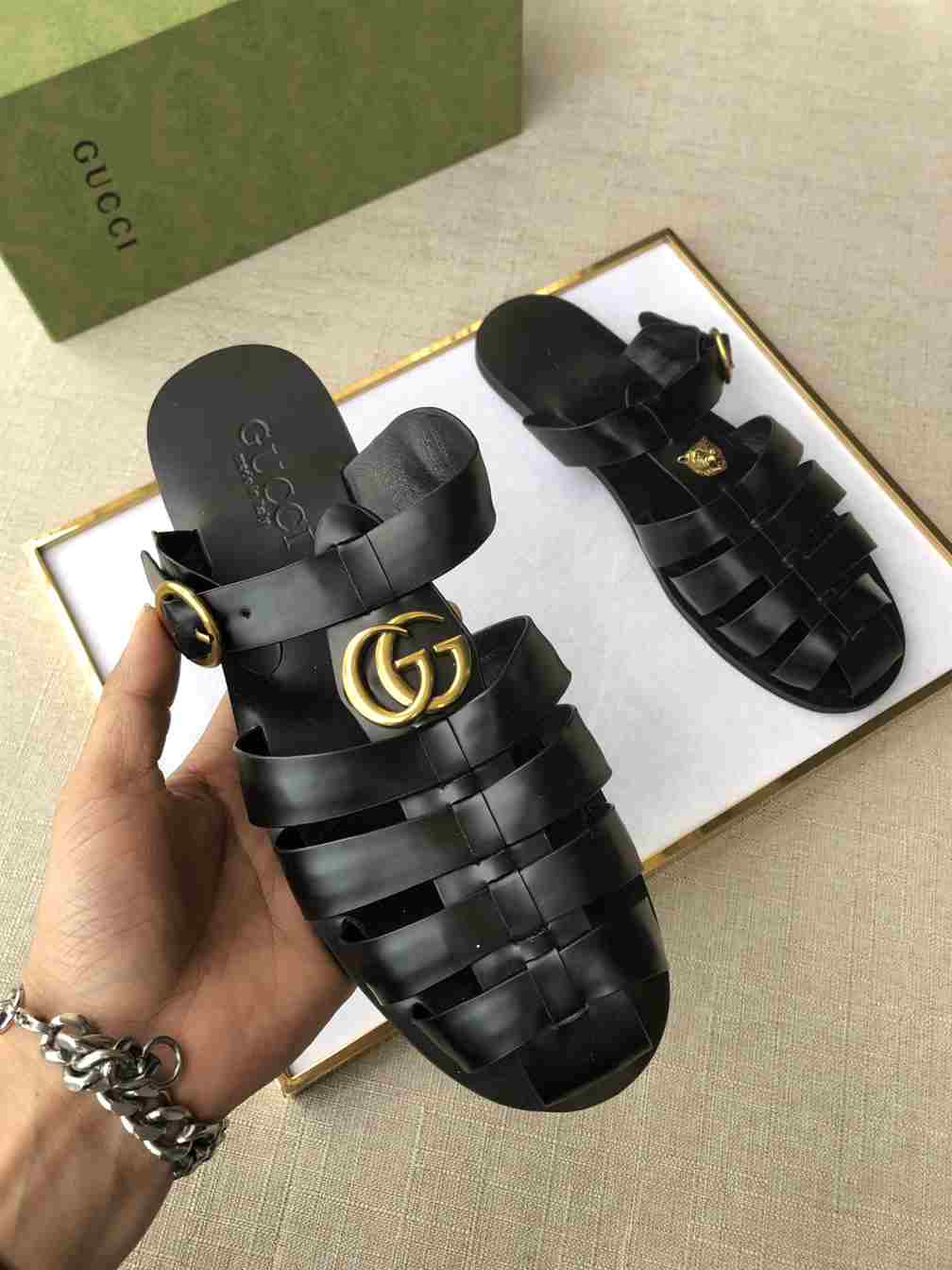 G*u*i sandal with double g - sdg009
