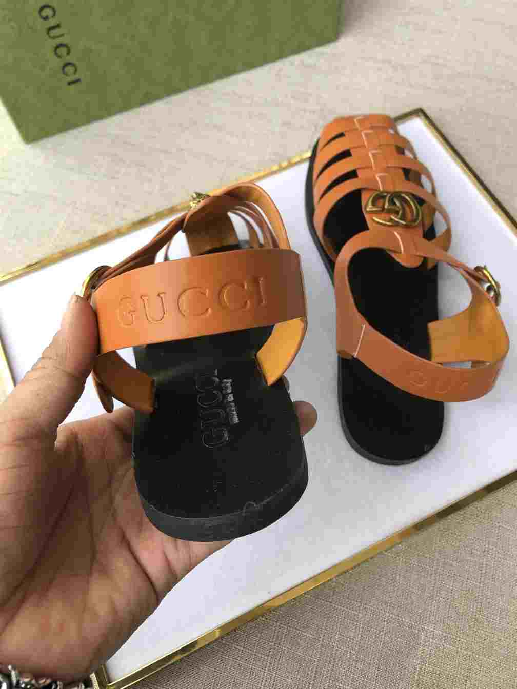 G*u*i sandal with double g - sdg006