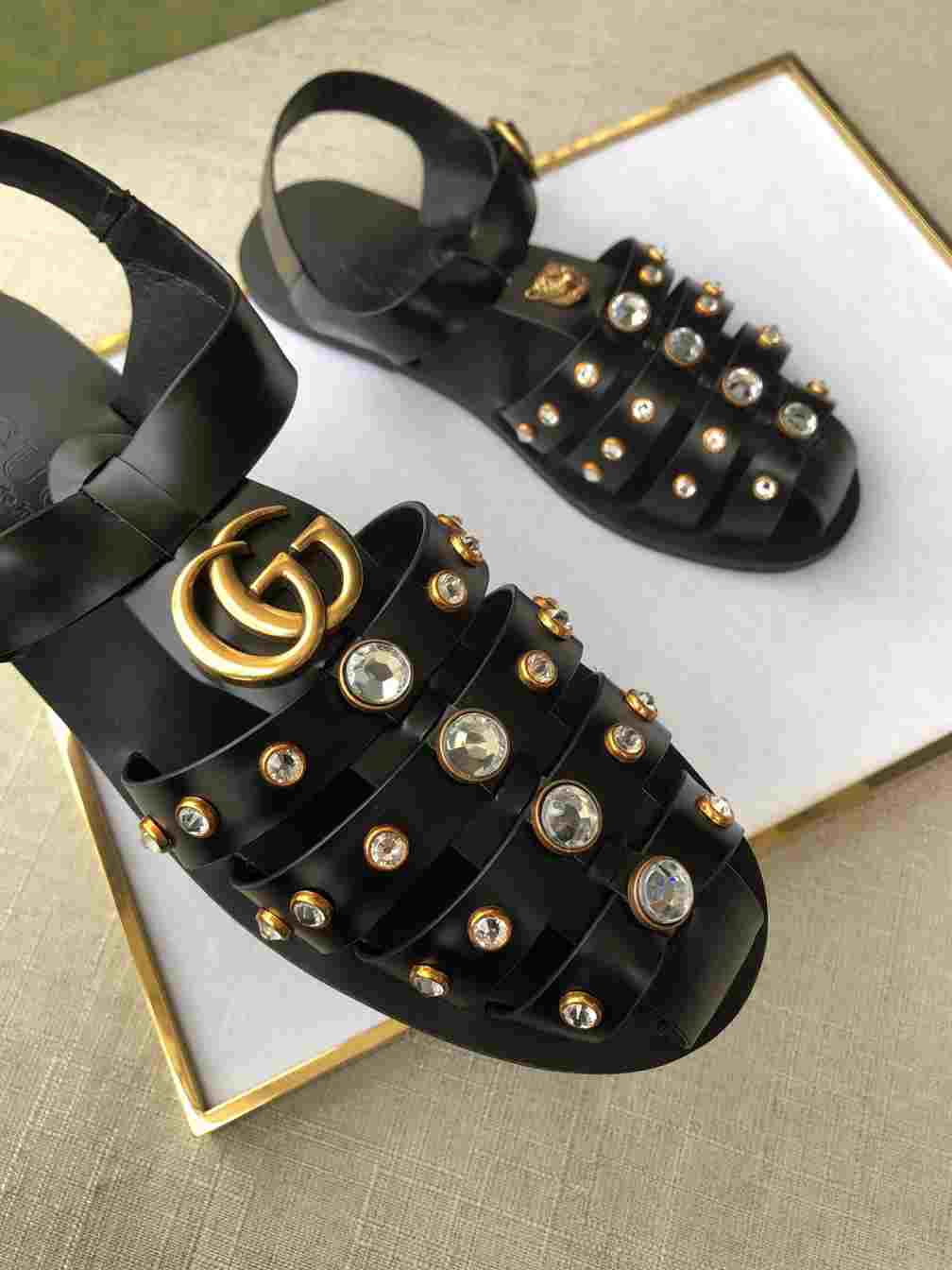 G*u*i sandal with double g - sdg002