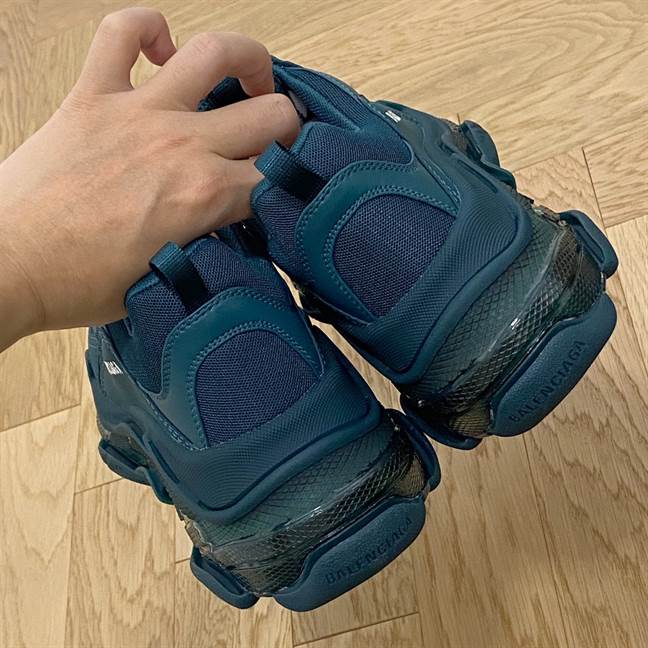 Ba*len*cia*ga men's triple s sneaker clear sole - bb186