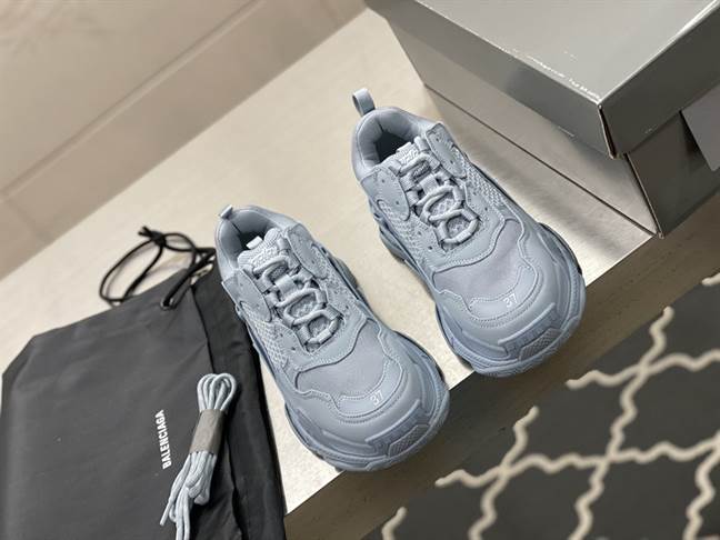 Ba*len*cia*ga triple s sneaker  - bb175