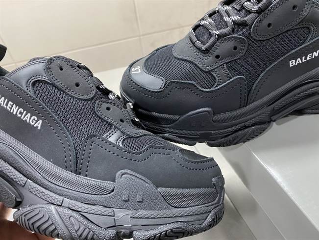 Ba*len*cia*ga triple s sneaker  - bb174