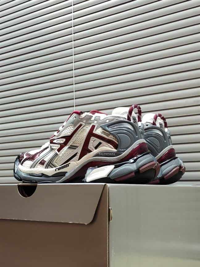 Ba*len*cia*ga men's runner sneaker - bb180