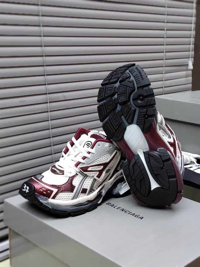 Ba*len*cia*ga men's runner sneaker - bb180