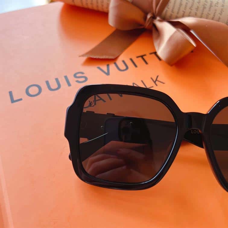 LV SUNGLASSES - GLVT10
