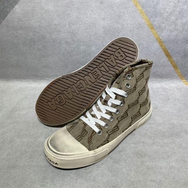 Ba*len*cia*ga men's paris high top trainers bb monogram in beige - bb209