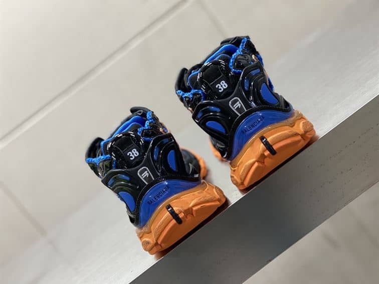 Ba*len*cia*ga men's runner trainers in blue - bb206