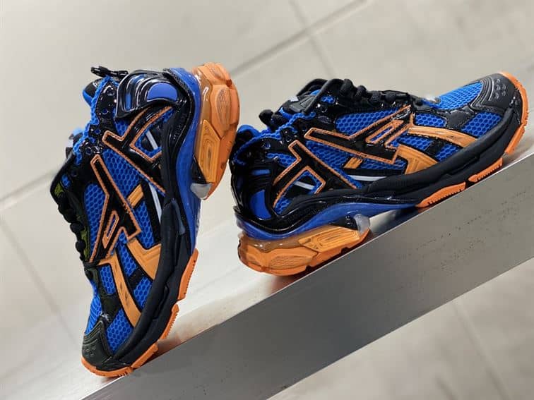 Ba*len*cia*ga men's runner trainers in blue - bb206