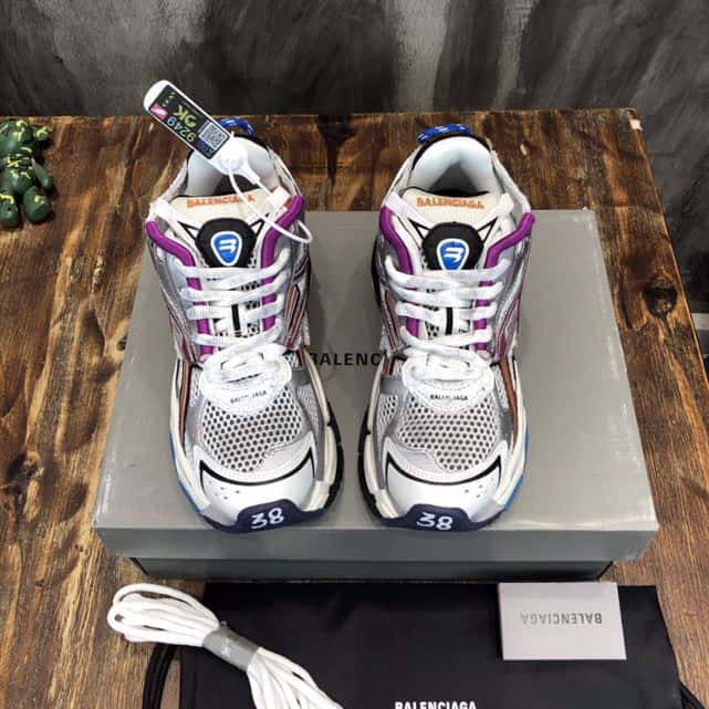 Ba*len*cia*ga men's runner trainers in grey - bb207