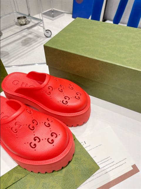 G*u*i wonmen's platform perforated g sandal - sdg011