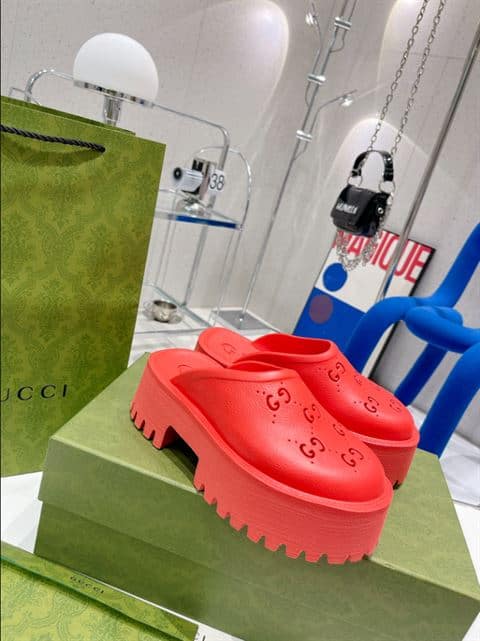 G*u*i wonmen's platform perforated g sandal - sdg011