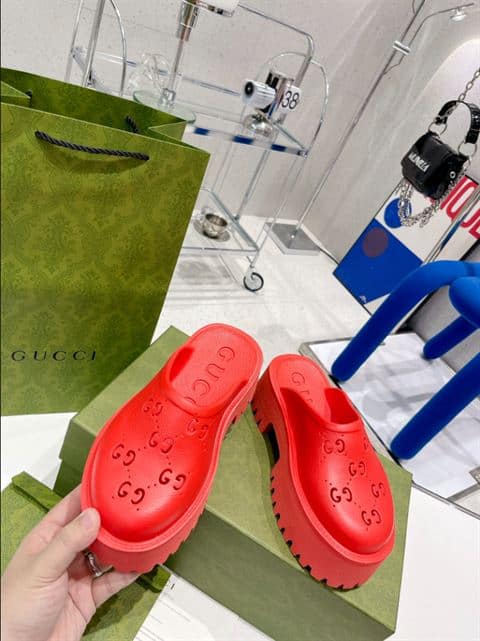 G*u*i wonmen's platform perforated g sandal - sdg011