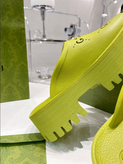 G*u*i wonmen's platform perforated g sandal - sdg016