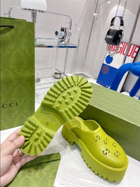 G*u*i wonmen's platform perforated g sandal - sdg016