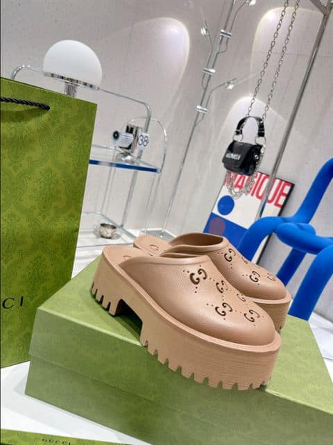 G*u*i wonmen's platform perforated g sandal - sdg017