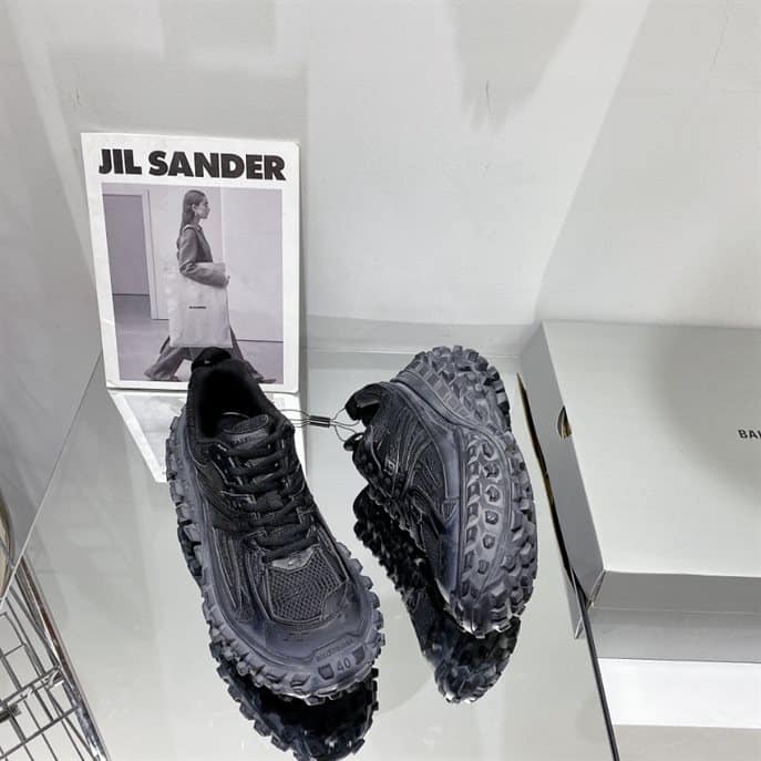 Ba*len*cia*ga men's defender trainers - bb226